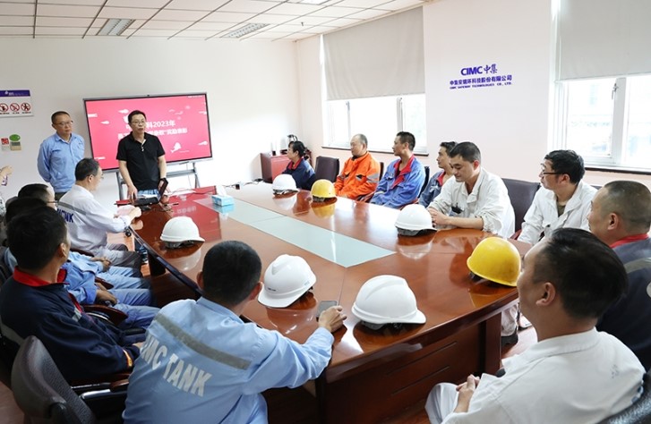 情系學(xué)子 助夢(mèng)起航 ——中集環(huán)科為員工發(fā)放子女大學(xué)錄取獎(jiǎng)勵(lì)