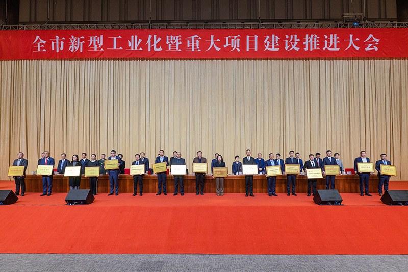 【喜報(bào)】中集環(huán)科榮獲南通市頒發(fā)的“國家級綠色工廠”、  “國家卓越級智能工廠”、“全市制造業(yè)發(fā)展50強(qiáng)”等多項(xiàng)榮譽(yù)